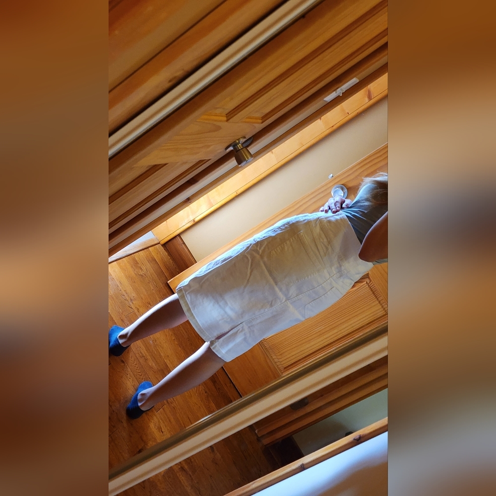 𝒥ℯ𝒶𝓃𝓈, 𝒲𝒽𝒾𝓉ℯ, 𝒫ℯ𝓃𝒸𝒾𝓁 𝒮𝓀𝒾𝓇𝓉 - Picture 2 of 5